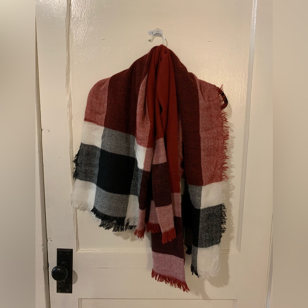 Loose-Knit Mid Length Scarf